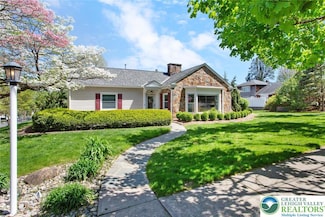 1 S Fairview St, Nazareth, PA 18064