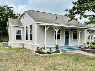 713 N Polk St, Giddings, TX 78942