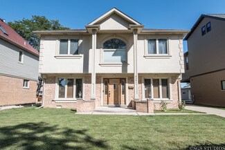 8281 N Wisner St, Niles, IL 60714