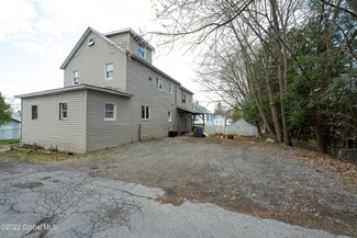 219 1/2 Oak St, Corinth, NY 12822