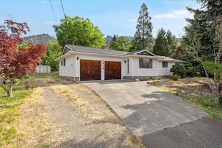1978 NE D St, Grants Pass, OR 97526