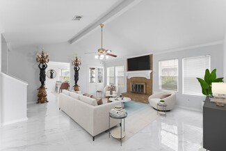 606 Pinebrook Ln, Baytown, TX 77521