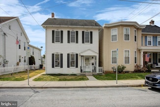 136 E 2nd St, Waynesboro, PA 17268