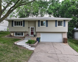 2202 Coventry Dr, Bellevue, NE 68123