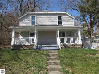 11194 Main St, Honor, MI 49640