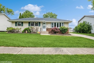 521 Aspen Dr, Dyer, IN 46311