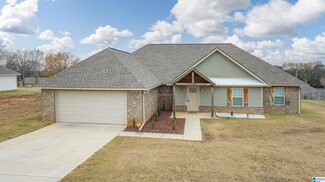 142 Rob Lee St, Moundville, AL 35474