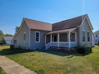 101 E Pine St, New Market, IN 47965