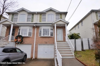 76 Railroad Ave, Staten Island, NY 10305