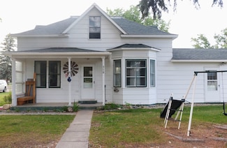 319 2nd St SW, Choteau, MT 59422