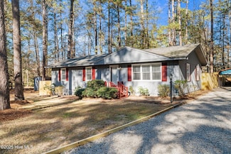 901 Heather Trail, Aberdeen, NC 28315