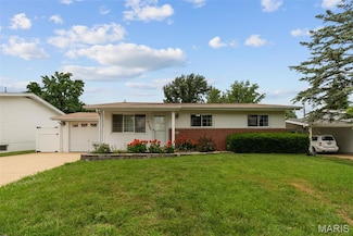 2135 Box Dr, Saint Louis, MO 63125