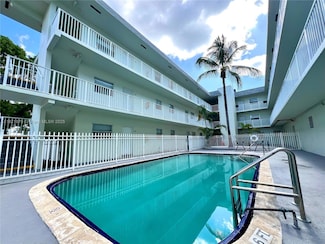 12890 NE 8th Ave Unit 211, North Miami, FL 33161