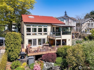 4215 SW Sullivan St, Seattle, WA 98136