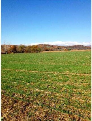 L: 5334 Reifsnyder Rd, Oley, PA 19547