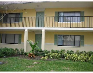 709 Meadows Cir, Boynton Beach, FL 33436