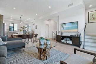 6719 N Sepulveda Blvd, Los Angeles, CA 91406