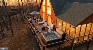 388 Bobcat Dr, Berkeley Springs, WV 25411