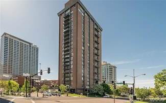 200 S Brentwood Blvd Unit 8D, Saint Louis, MO 63105