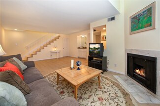 21620 Burbank Blvd Unit 17, Woodland Hills, CA 91367