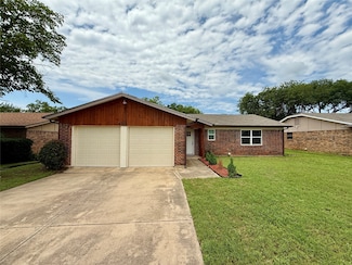 517 Gristmill Ln, Fort Worth, TX 76140
