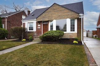 15400 Sprenger Ave, Eastpointe, MI 48021