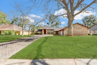310 Live Oak Ln, Lake Jackson, TX 77566