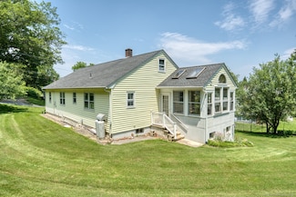 135 Jackson St, Torrington, CT 06790