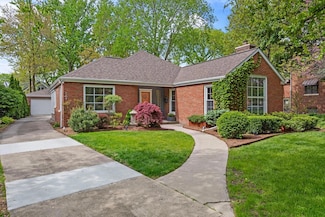 151 N Delaplaine Rd, Riverside, IL 60546