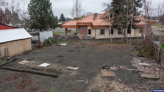 1329 Price Ln E, Monmouth, OR 97361