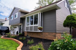 6739 Crenshaw Dr, Parma Heights, OH 44130