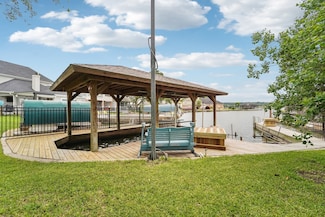 9243 Deepwater Dr, Montgomery, TX 77356