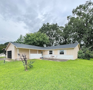 203 Warwick Ln, Idabel, OK 74745