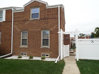 7215 W Balmoral Ave, Chicago, IL 60656