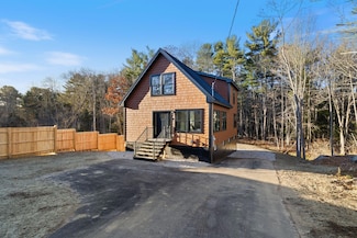 39 Tenney Hill Rd, Kittery Point, ME 03905
