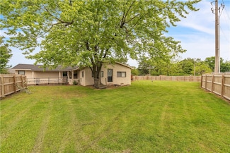 702 S West End St, Springdale, AR 72764