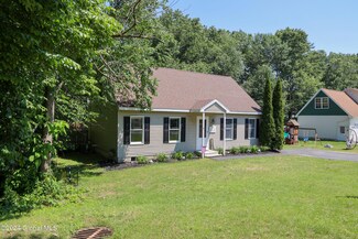 10 Mockingbird Ln, Queensbury, NY 12804