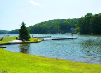 10 Judith Ann Dr, Ringwood, NJ 07456