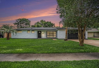 125 21st Ave N, Texas City, TX 77590
