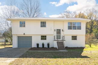 1722 E Crabtree Rd, Hixson, TN 37343