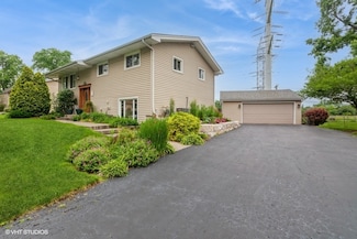 2S200 Valley Rd, Lombard, IL 60148