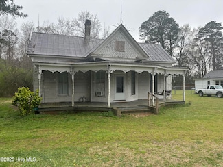 3268 Crisp St, Falkland, NC 27827