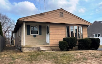 14 Invernia Rd, Cranston, RI 02920