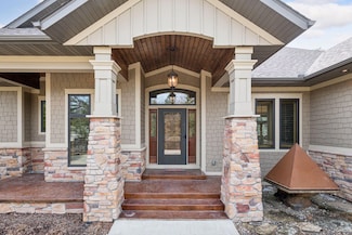 15719 Robinwood Dr, Minnetonka, MN 55345