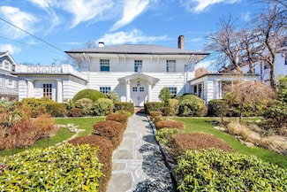 670 James St, Pelham, NY 10803