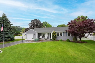 25 Jackwill Rd, East Patchogue, NY 11772