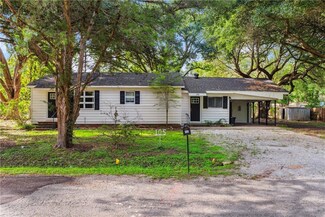 105 Meadow St, Pineville, LA 71360