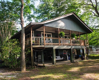 1817 Pascagoula River Rd, Moss Point, MS 39562