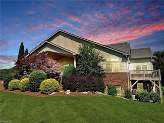 4302 Mossy Wood Cir, Greensboro, NC 27409