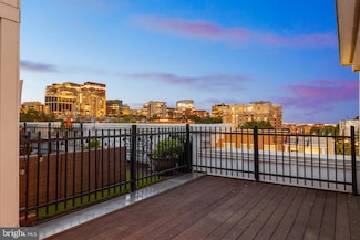 1418 N Rhodes St Unit 401, Arlington, VA 22209